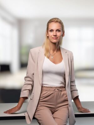 Mira McGowran, Head of Finance & Human Resources Mitglied der Geschäftsleitung
