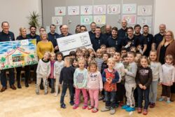 Spendenübergabe Sonnensegel Kindergarten Vogelnest Hauingen