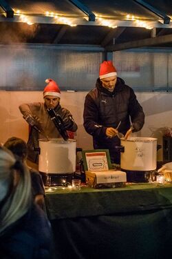 STEP Weihnachtstreff 2025 - Kundenanlass mit Weihnachtsbaumverkauf für das Projekt schoolkidz in Lörrach