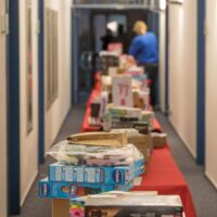 STEP Weihnachtsaktion - wir unterstützen better christmas von direct help better future und helfen beim Einpacken