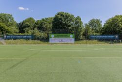 Ballfangzaun-Werbung von STEP auf der Anlage des FV Lörrach-Brombach im Grüttpark Lörrach