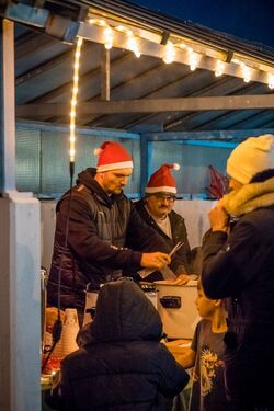 STEP Weihnachtstreff 2025 - Kundenanlass mit Weihnachtsbaumverkauf für das Projekt schoolkidz in Lörrach