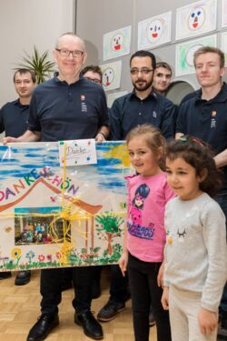 Spendenübergabe Sonnensegel Kindergarten Vogelnest Hauingen