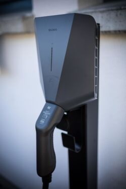 Ladesäule im Betrieb - E-Mobilität bei STEP