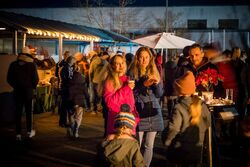 STEP Weihnachtstreff 2025 - Kundenanlass mit Weihnachtsbaumverkauf für das Projekt schoolkidz in Lörrach