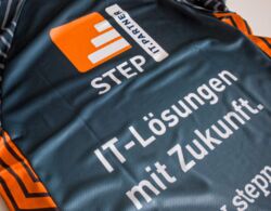 Die neuen STEP-Trikots für den Waldhaus Bike Marathon 2024