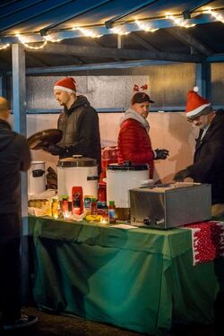 STEP Weihnachtstreff 2025 - Kundenanlass mit Weihnachtsbaumverkauf für das Projekt schoolkidz in Lörrach
