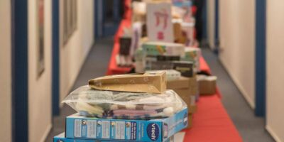 STEP Weihnachtsaktion - wir unterstützen better christmas von direct help better future und helfen beim Einpacken